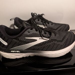 Brooks Revel Men's Black and White Athletic Shoes